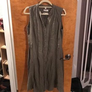 Long casual sleeveless button-down dress